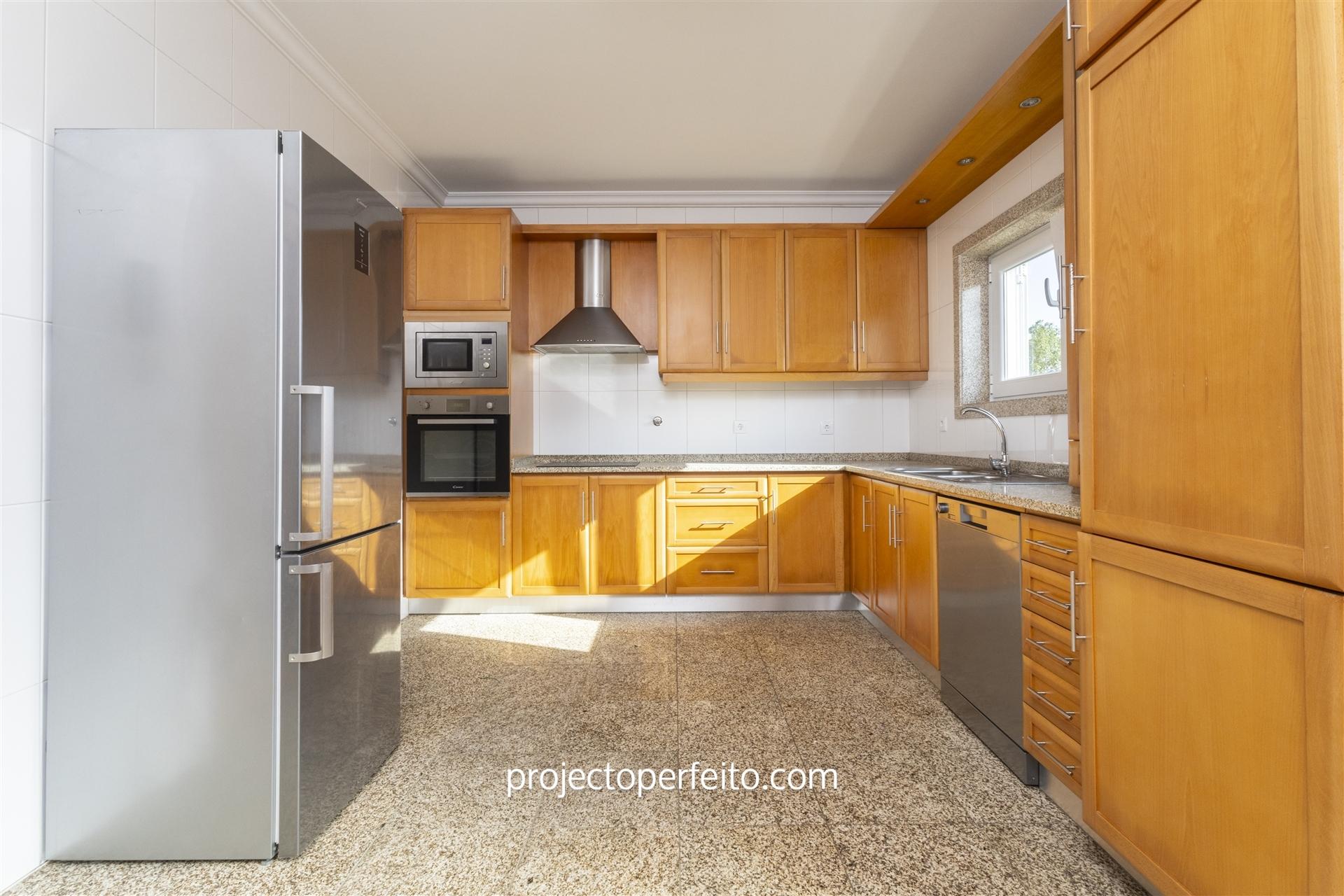 Moradia Geminada T3+1 Venda em São Félix da Marinha,Vila Nova de Gaia