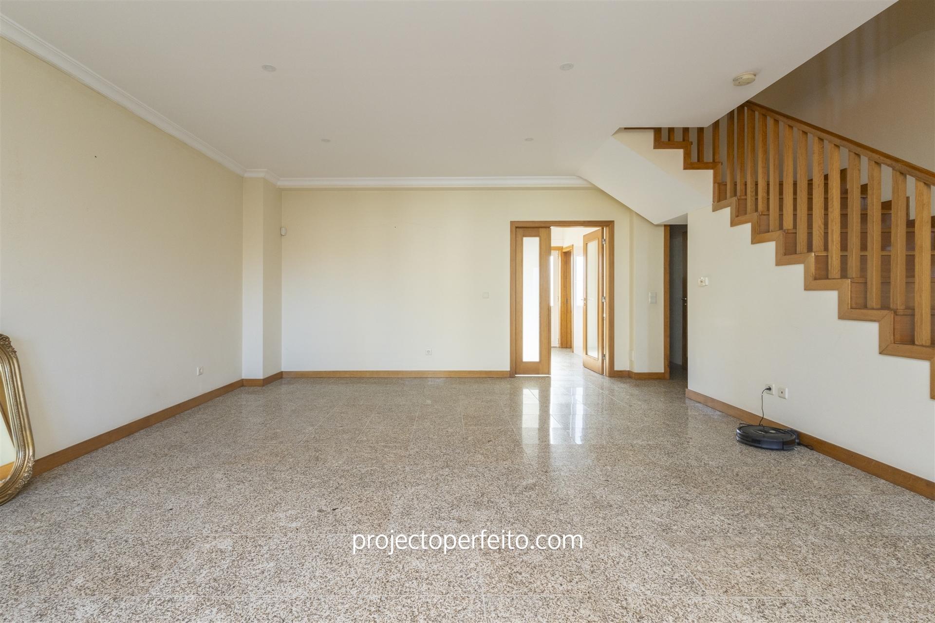 Moradia Geminada T3+1 Venda em São Félix da Marinha,Vila Nova de Gaia