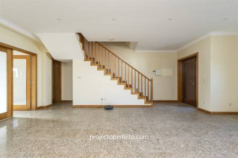 Moradia Geminada T3+1 Venda em São Félix da Marinha,Vila Nova de Gaia