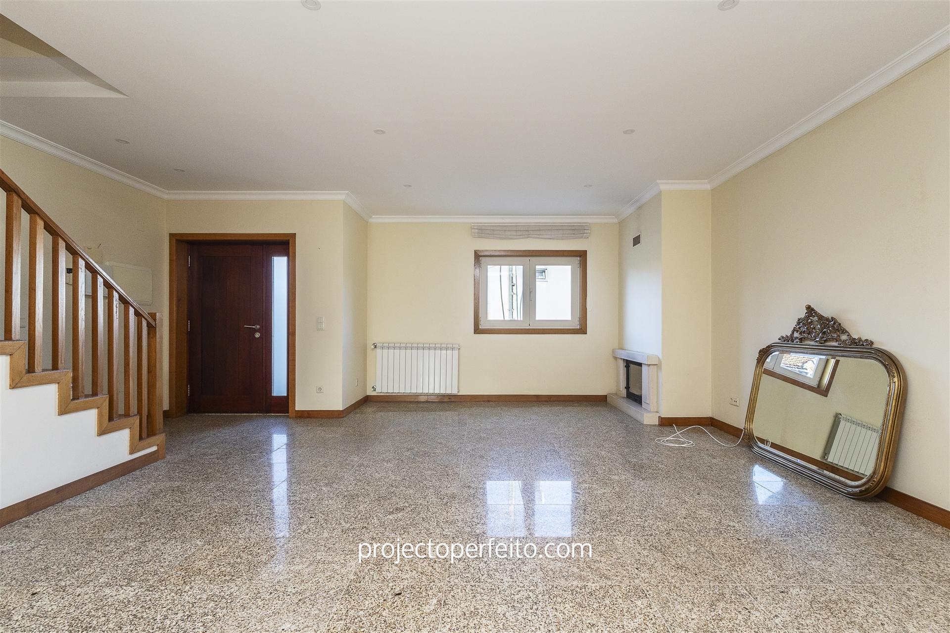 Moradia Geminada T3+1 Venda em São Félix da Marinha,Vila Nova de Gaia