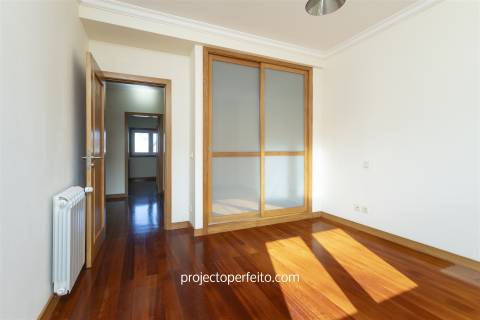 Moradia Geminada T3+1 Venda em São Félix da Marinha,Vila Nova de Gaia