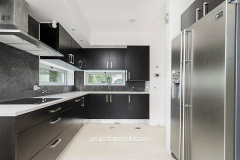 Moradia T3 em Condomínio Fechado com piscina