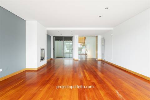 Moradia T3 em Condomínio Fechado com piscina