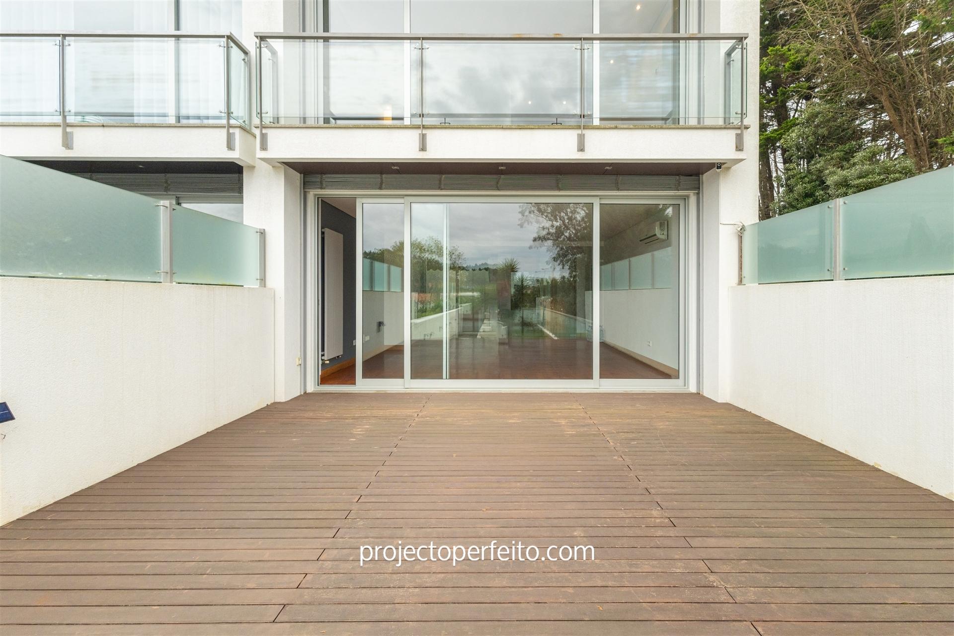 Moradia T3 em Condomínio Fechado com piscina