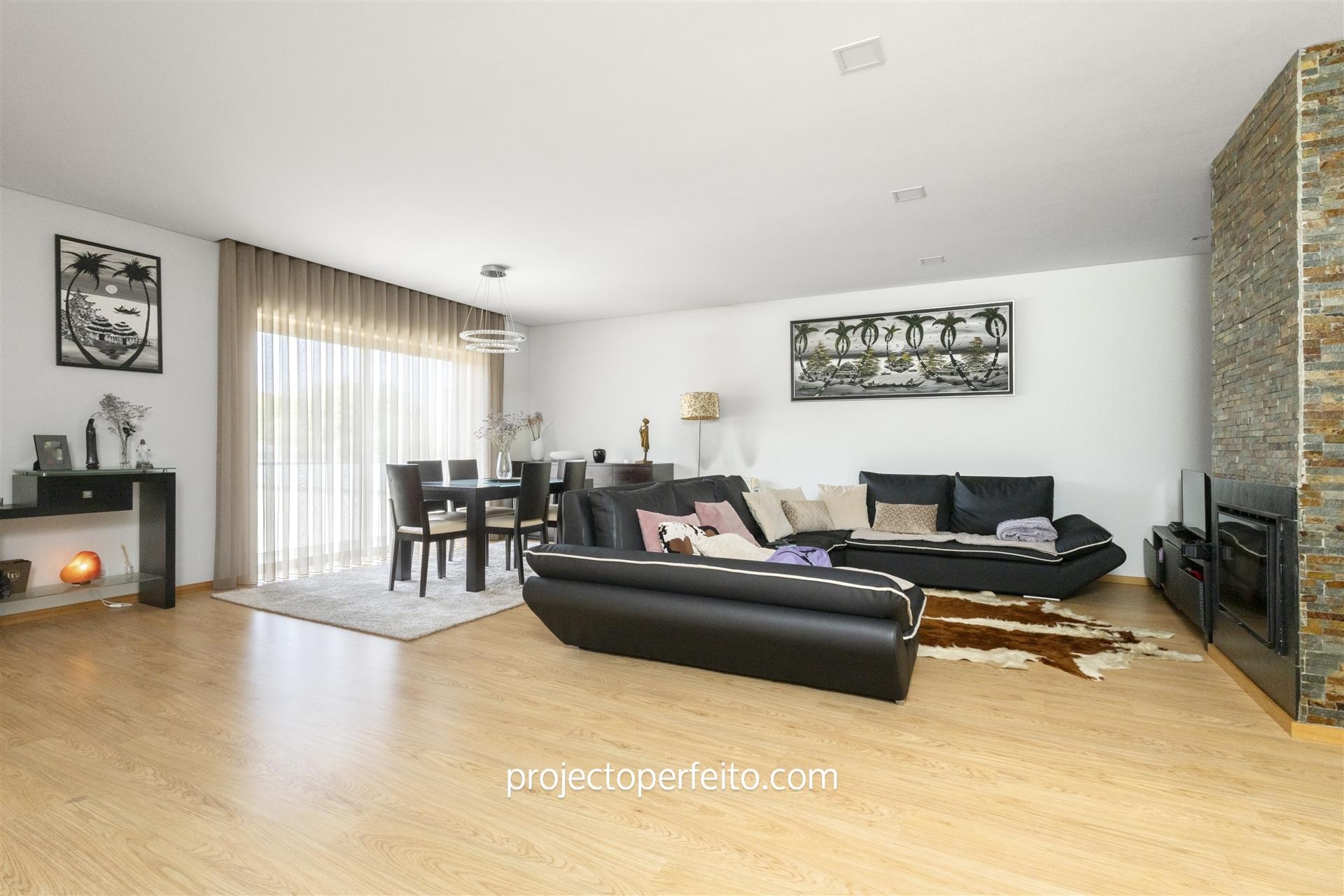 Moradia em Banda T3+2 Venda em Nogueira da Regedoura,Santa Maria da Feira