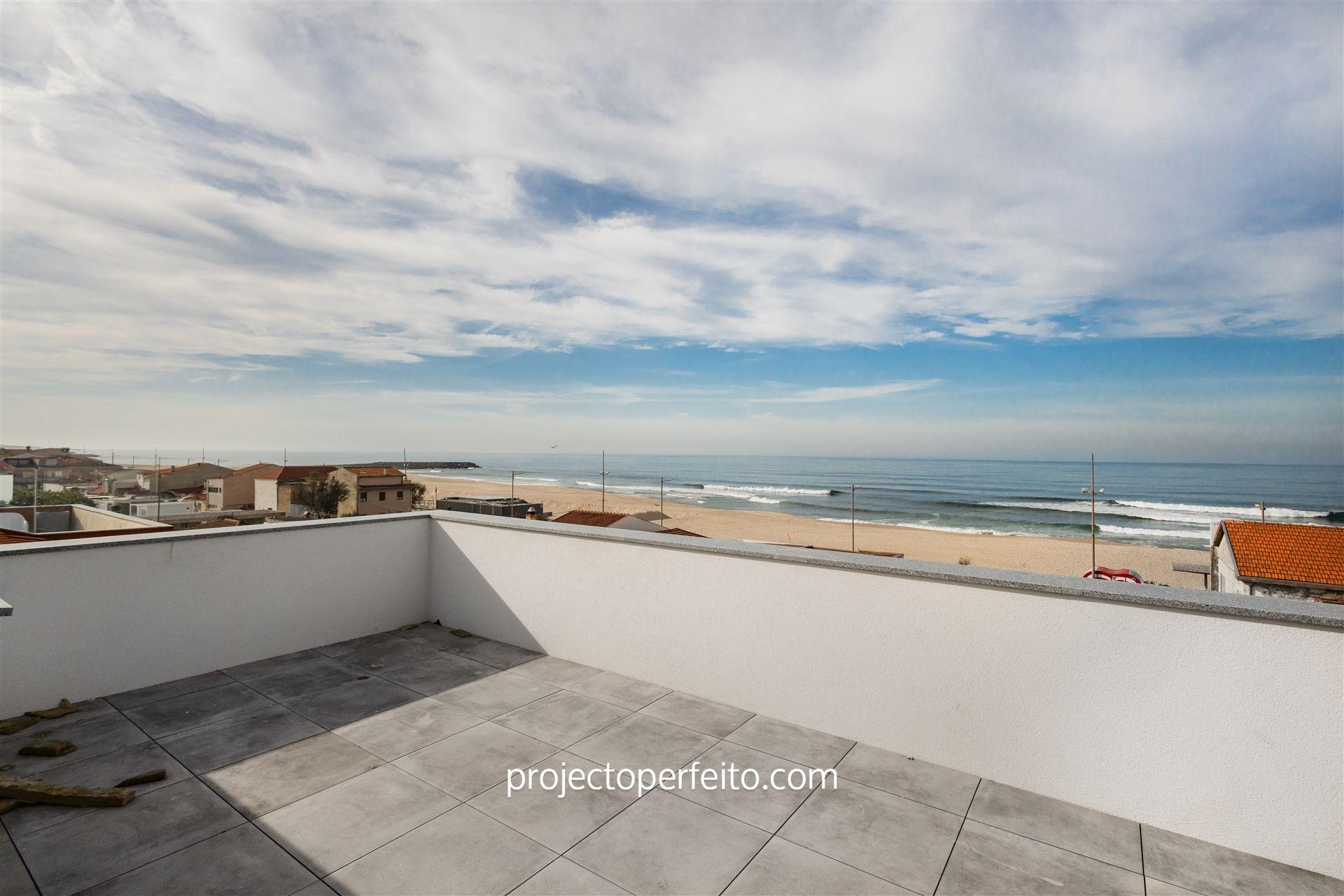 Penthouse T3 duplex com fantástico terraço com vista de mar direta