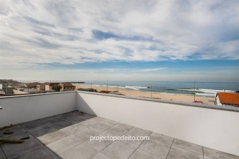 Penthouse T3 duplex com fantástico terraço com vista de mar direta