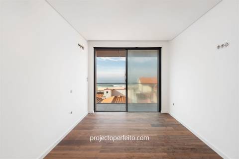 Penthouse T3 duplex com fantástico terraço com vista de mar direta