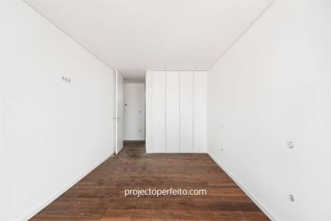 Penthouse T3 duplex com fantástico terraço com vista de mar direta