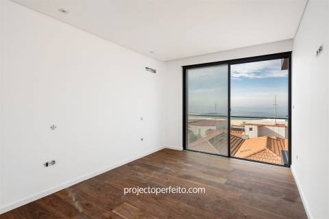 Penthouse T3 duplex com fantástico terraço com vista de mar direta