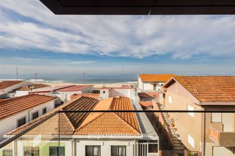 Penthouse T3 duplex com fantástico terraço com vista de mar direta