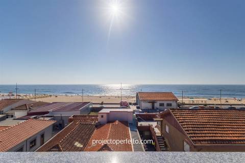 Penthouse T3 duplex com fantástico terraço com vista de mar direta