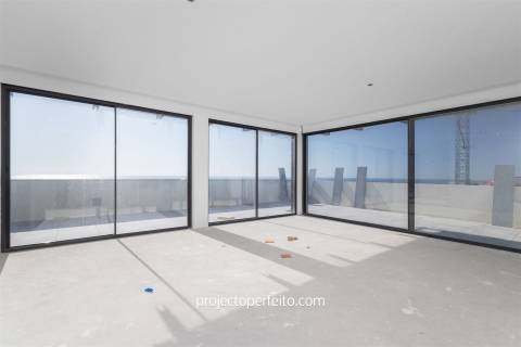 Penthouse T3 duplex com fantástico terraço com vista de mar direta