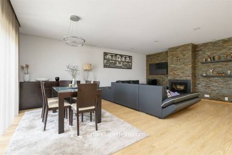 Moradia em Banda T3+2 Venda em Nogueira da Regedoura,Santa Maria da Feira