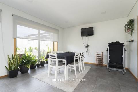 Moradia em Banda T3+2 Venda em Nogueira da Regedoura,Santa Maria da Feira