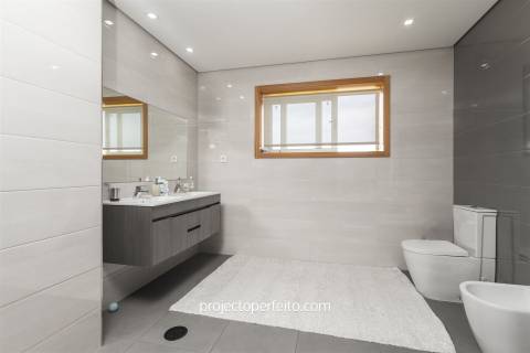 Moradia em Banda T3+2 Venda em Nogueira da Regedoura,Santa Maria da Feira