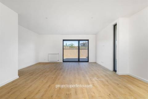 Moradia T3 em Condomínio Fechado com piscina