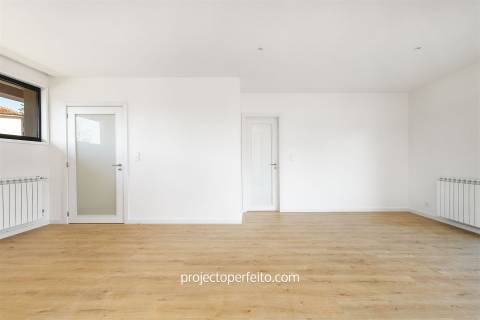 Moradia T3 em Condomínio Fechado com piscina