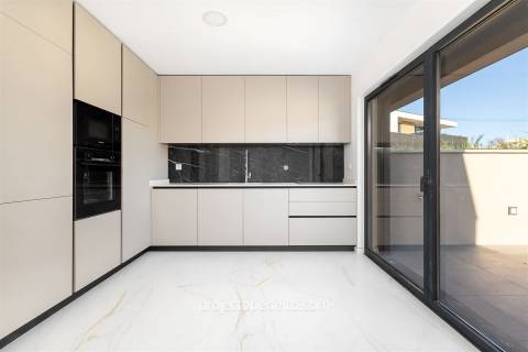 Moradia T3 em Condomínio Fechado com piscina