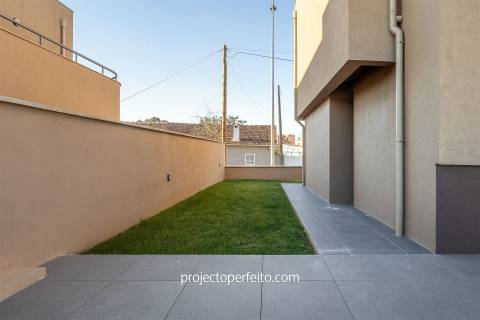 Moradia T3 em Condomínio Fechado com piscina