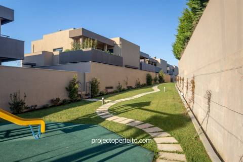 Moradia T3 em Condomínio Fechado com piscina