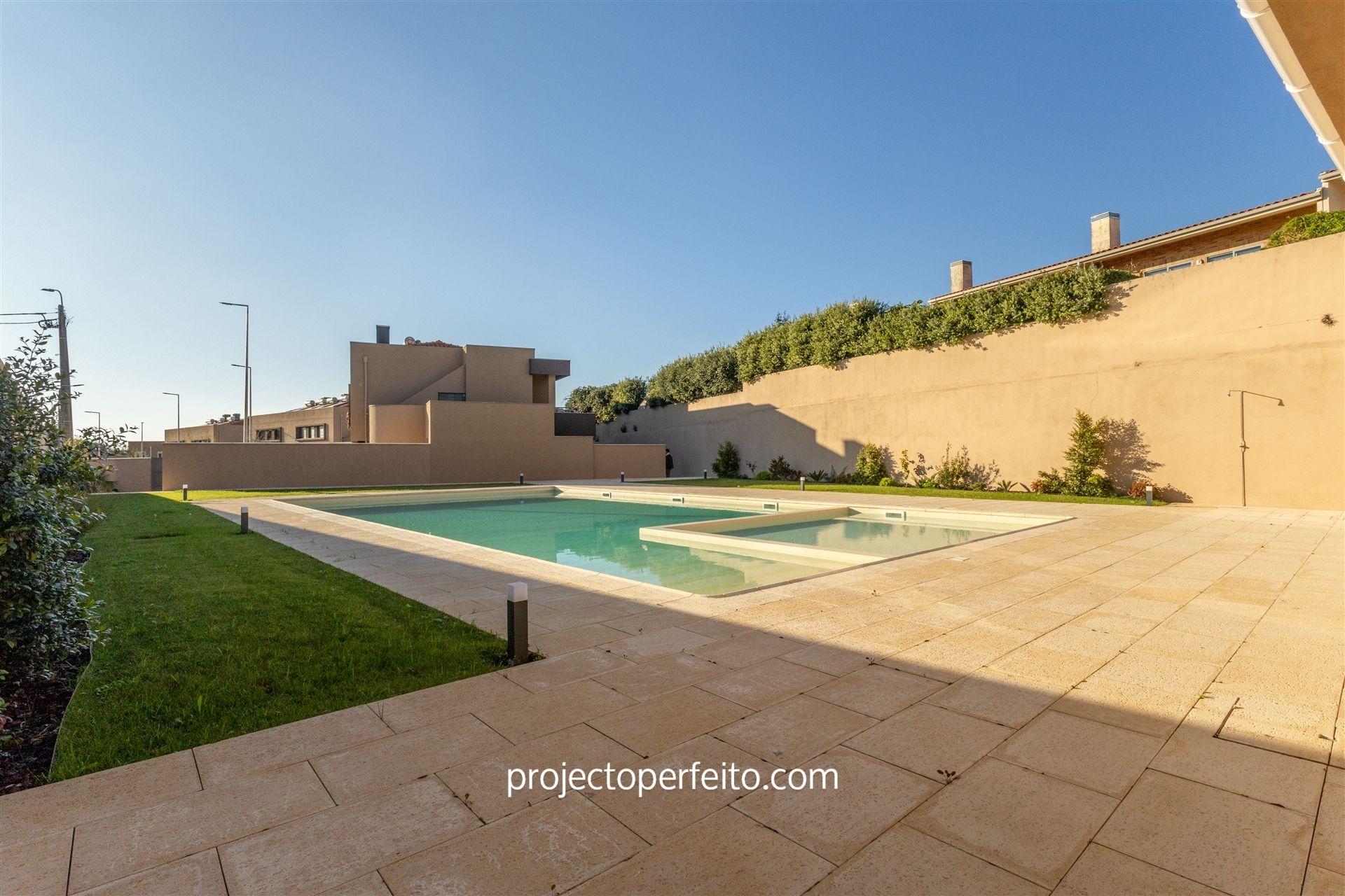 Moradia T3 em Condomínio Fechado com piscina