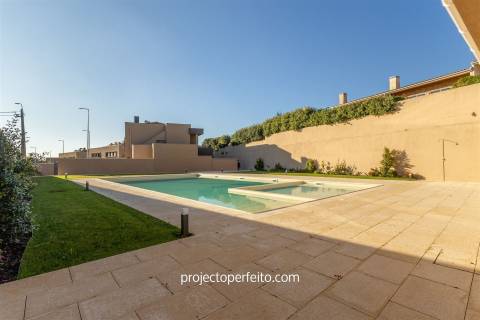 Moradia T3 em Condomínio Fechado com piscina