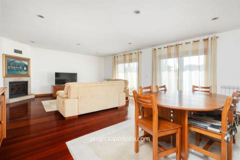 Moradia em Banda T4 Venda em Anta e Guetim,Espinho