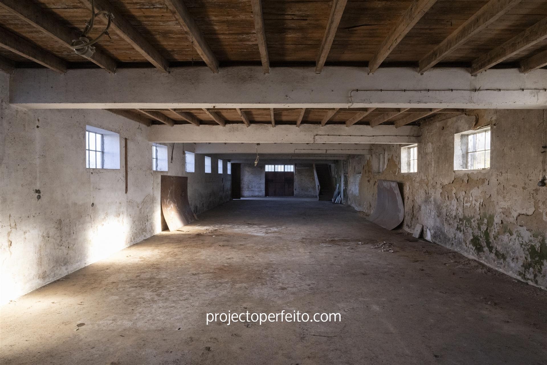 Armazém  Venda em Rio Meão,Santa Maria da Feira