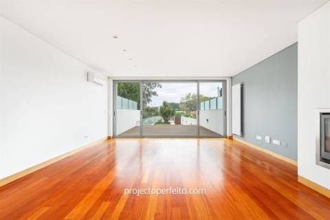 Moradia T3 em Condomínio Fechado com piscina