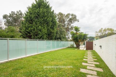 Moradia T3 em Condomínio Fechado com piscina