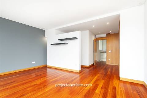 Moradia T3 em Condomínio Fechado com piscina