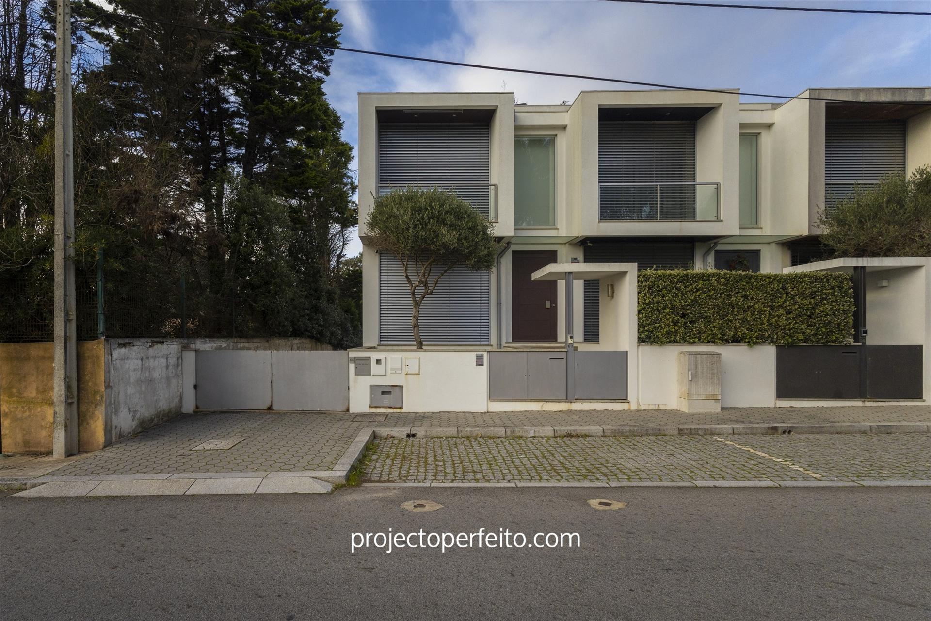 Moradia T3 em Condomínio Fechado com piscina