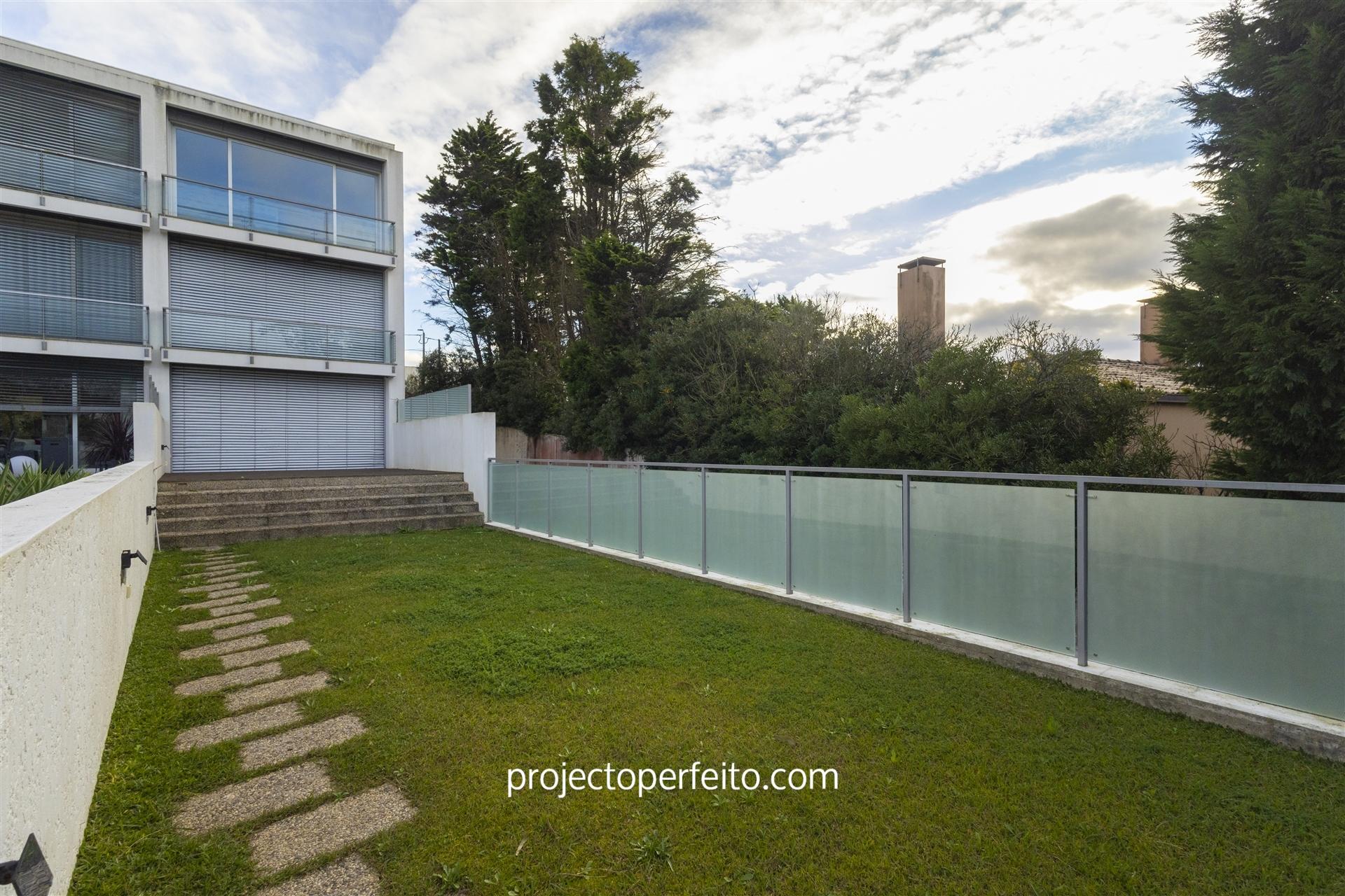 Moradia T3 em Condomínio Fechado com piscina