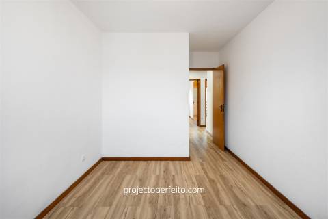 Apartamento T3 Venda em Vilar de Andorinho,Vila Nova de Gaia