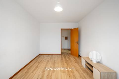 Apartamento T3 Venda em Vilar de Andorinho,Vila Nova de Gaia