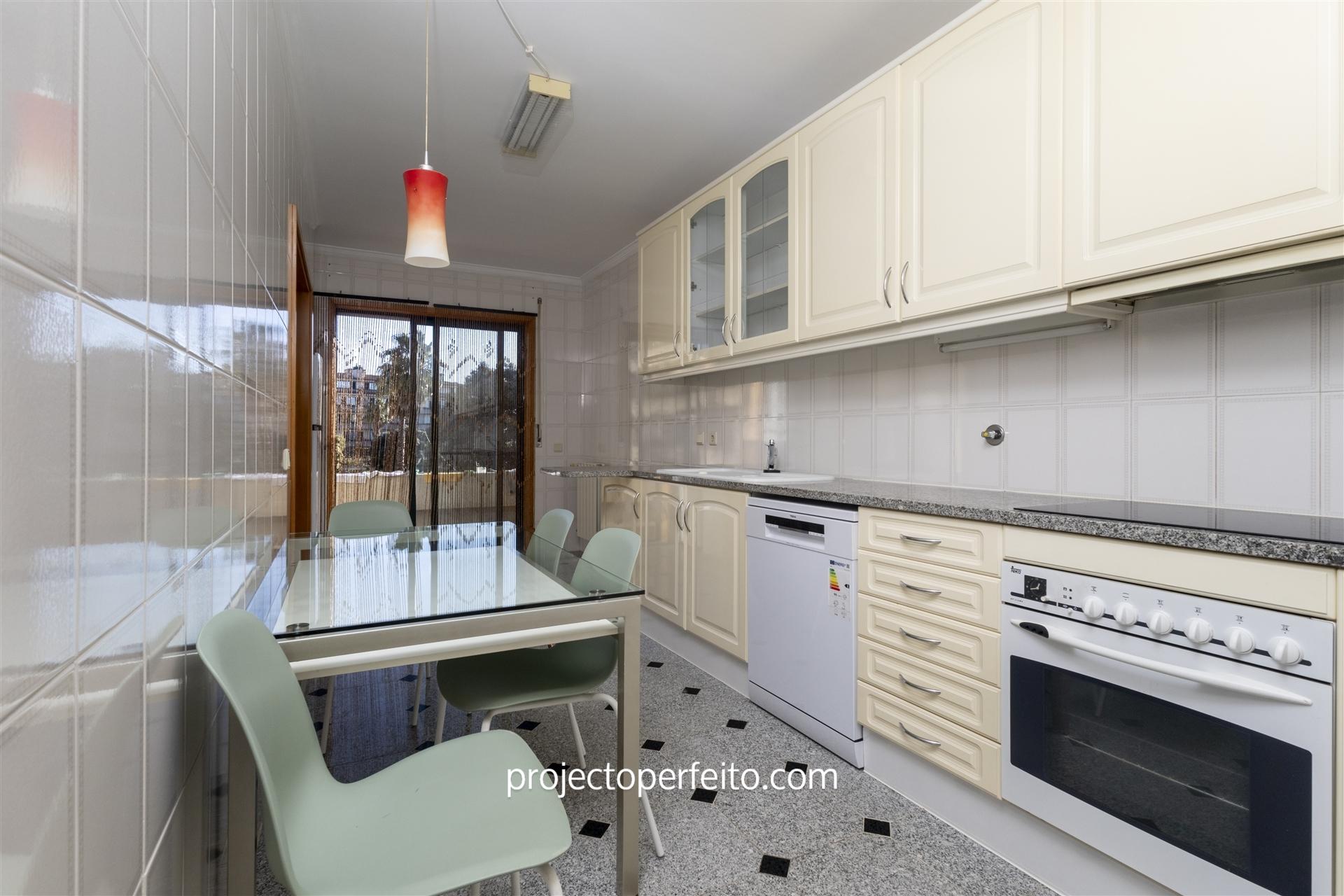 Apartamento T2 Arrendamento em São Félix da Marinha,Vila Nova de Gaia