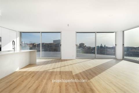 Penthouse de tipologia T4 com terraço de 160 metros quadrados.