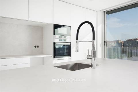 Penthouse de tipologia T4 com terraço de 160 metros quadrados.