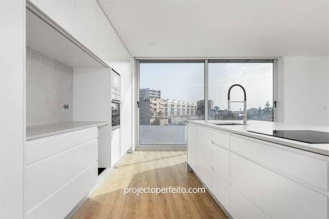 Penthouse de tipologia T4 com terraço de 160 metros quadrados.