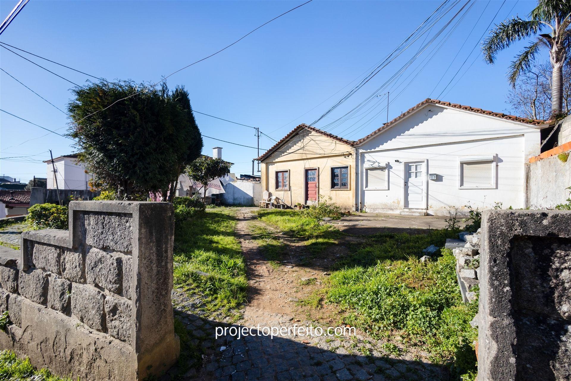Conjunto de 10 casas para venda em Silvalde, à entrada da cidade de Espinho.