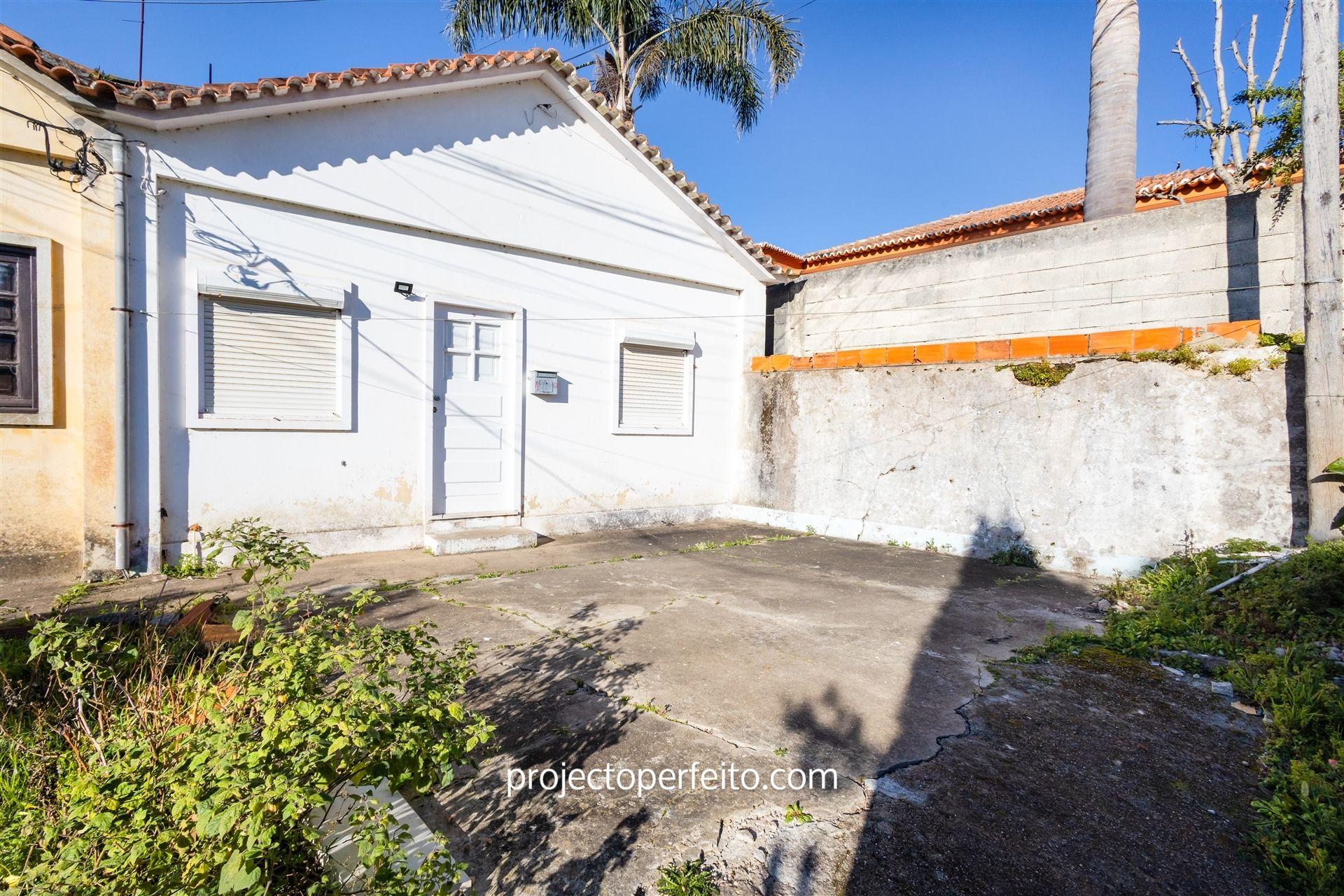 Conjunto de 10 casas para venda em Silvalde, à entrada da cidade de Espinho.