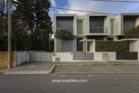 Moradia T3 em Condomínio Fechado com piscina