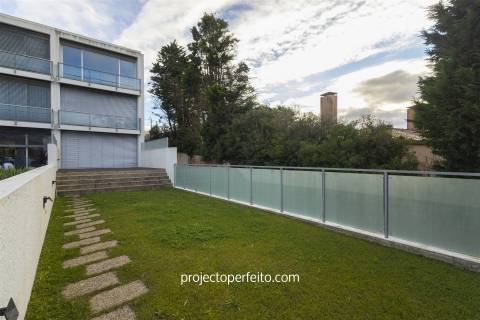 Moradia T3 em Condomínio Fechado com piscina