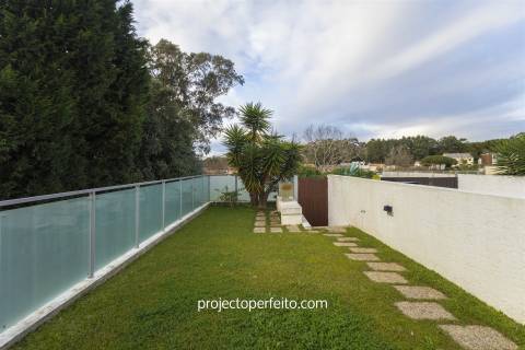Moradia T3 em Condomínio Fechado com piscina