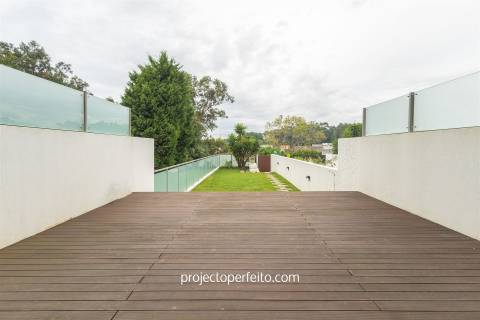 Moradia T3 em Condomínio Fechado com piscina