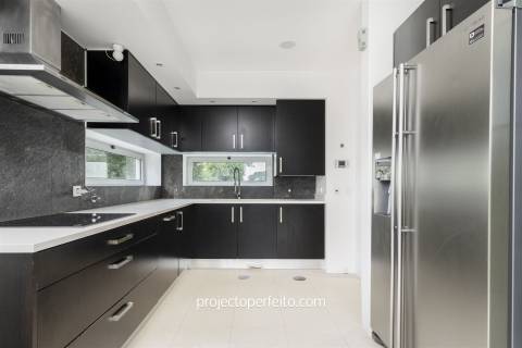 Moradia T3 em Condomínio Fechado com piscina