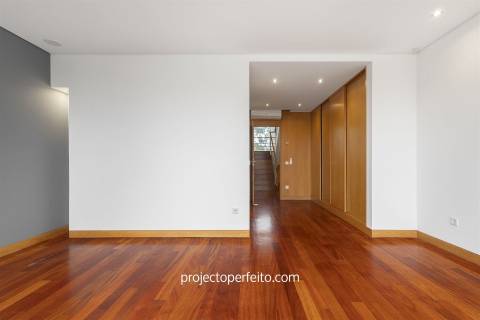 Moradia T3 em Condomínio Fechado com piscina