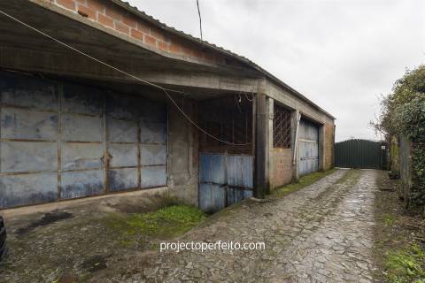 Armazém  Venda em Macieira de Cambra,Vale de Cambra
