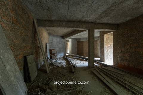 Armazém  Venda em Macieira de Cambra,Vale de Cambra